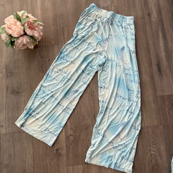 Taylor Swift 1989 Taylor's Version Wildest Dreams Blue Cloud PJ Set - Picture 6 of 8